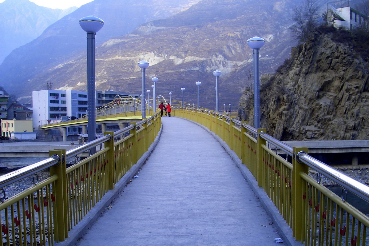 8 2006 12_调整大小.jpg