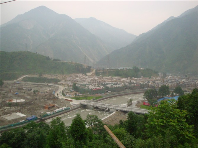 重建中的映秀镇.jpg